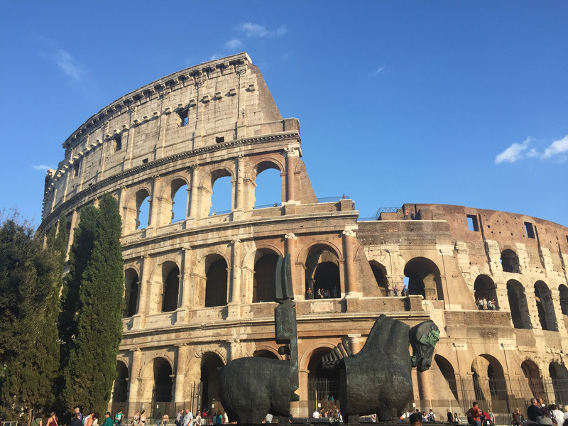 二层是罗马市民席,爱奥尼亚式建筑.