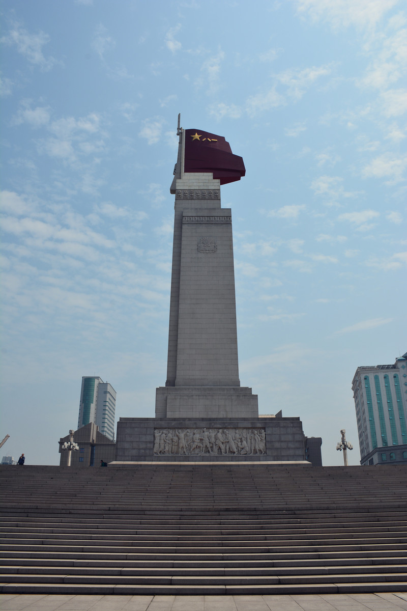 是历史文化名城南昌的中心广场 八一起义纪念塔为广场中的标志性建筑