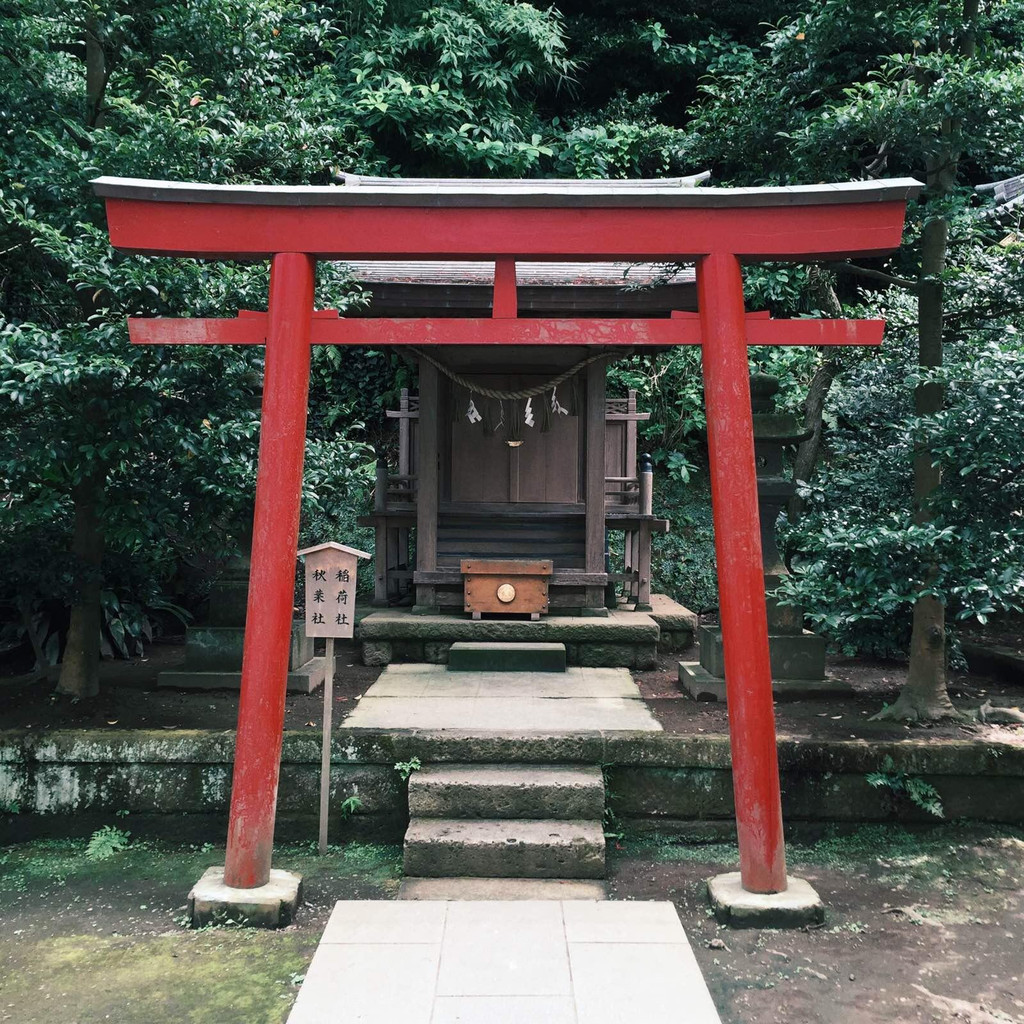 大的神社庙堂我没有拍,这是大神社旁边的小神社