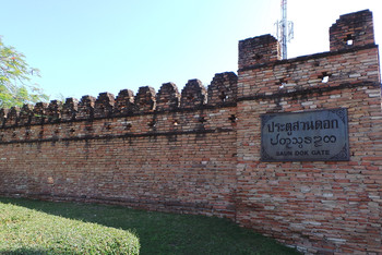 西门(松达门,suan dok gate)