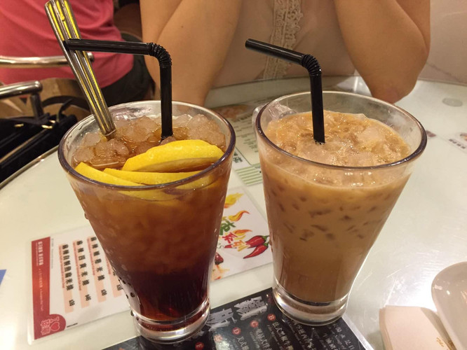 晚餐来到了著名的翠华餐厅,首先点的是香港丝袜奶茶