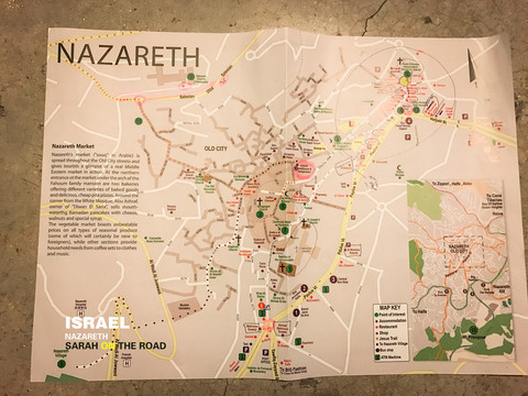 拿撒勒的房子都是这样的土色,单调却也朴实.